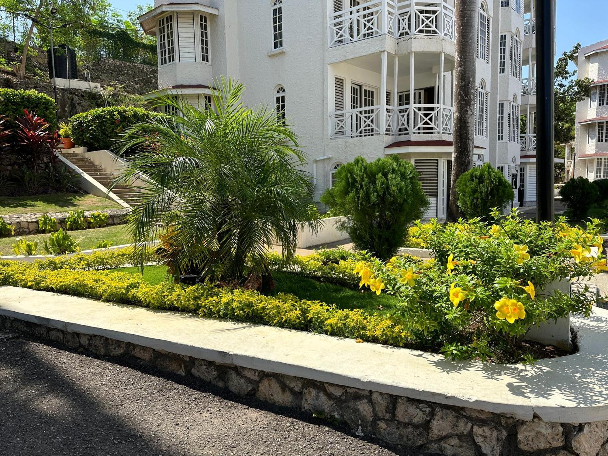Falcon Islandview - Airport Pickup Available - 24Security Montego Bay Exterior photo
