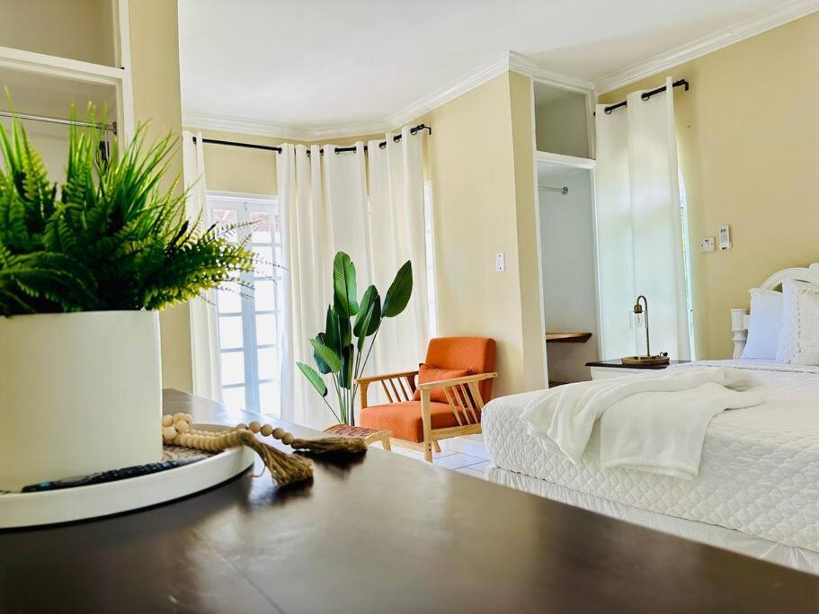 Falcon Islandview - Airport Pickup Available - 24Security Montego Bay Exterior photo
